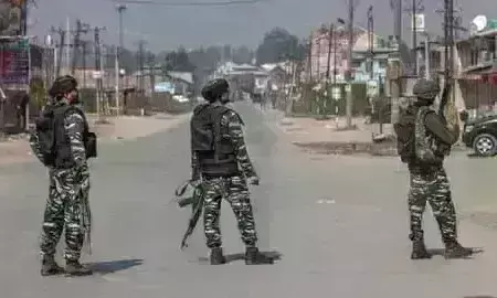 अमित शाह के दौरे से पहले जम्मू-कश्मीर में आतंकी हमला, बैंक मैनेजर पर बरसाई गोलियां अमित शाह के दौरे से पहले जम्मू-कश्मीर में आतंकी हमला, बैंक मैनेजर पर बरसाई गोलियां