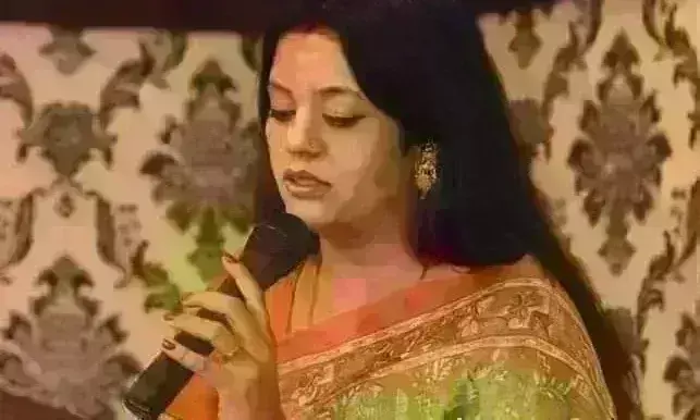 धूप में निकलो, घटाओ में नहाकर देखो, ज़िंदगी क्या है किताबों को हटाकर देखो