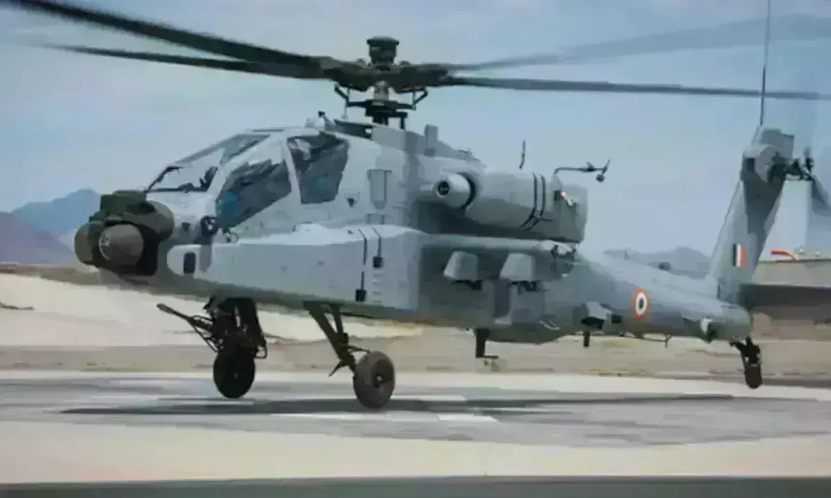 वायुसेना को मिला स्वदेशी लड़ाकू हेलीकॉप्टर LCH, पाकिस्तान और चीन सीमा पर रखेगा नजर वायुसेना को मिला स्वदेशी लड़ाकू हेलीकॉप्टर LCH, पाकिस्तान और चीन सीमा पर रखेगा नजर