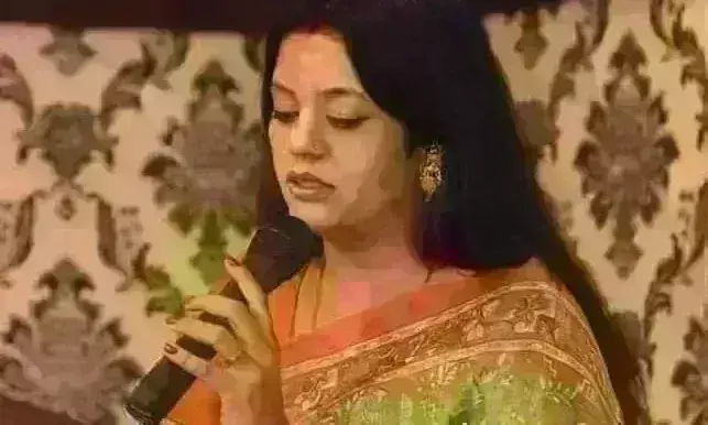 धूप में निकलो, घटाओ में नहाकर देखो, ज़िंदगी क्या है किताबों को हटाकर देखो