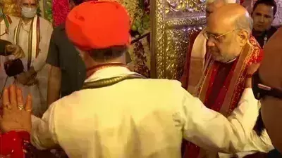 गृहमंत्री अमित शाह तीन दिवसीय दौरे पर पहुंचे जम्मू-कश्मीर, मां वैष्णो देवी के किए दर्शन गृहमंत्री अमित शाह तीन दिवसीय दौरे पर पहुंचे जम्मू-कश्मीर, मां वैष्णो देवी के किए दर्शन