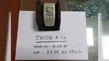 दिल्ली एयरपोर्ट पर कस्टम ने पकड़ी बेशकीमती घड़ियां, 27 करोड़ से ज्यादा है कीमत