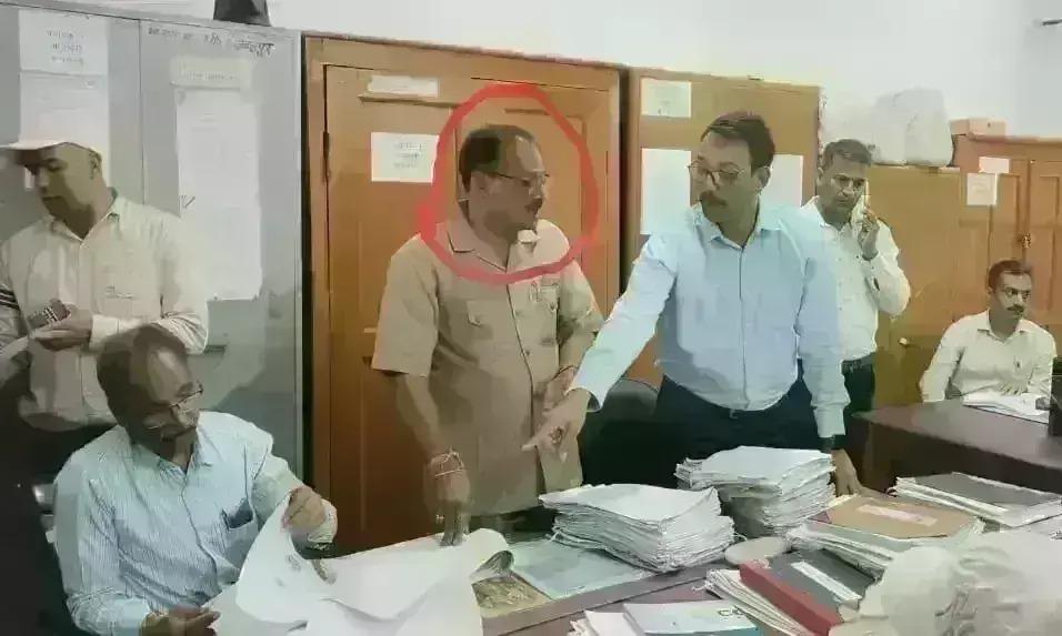 एसडीएम का बाबू पांच हजार की रिश्वत लेते गिरफ्तार, मुआवजा देने के बदले मांगी थी रकम