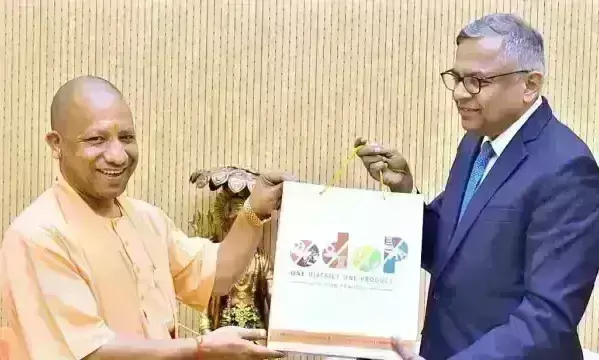 मुख्यमंत्री से मिले टाटा समूह के चेयरमैन चंद्रशेखर, उत्तर प्रदेश में निवेश की जताई इच्छा मुख्यमंत्री से मिले टाटा समूह के चेयरमैन चंद्रशेखर, उत्तर प्रदेश में निवेश की जताई इच्छा