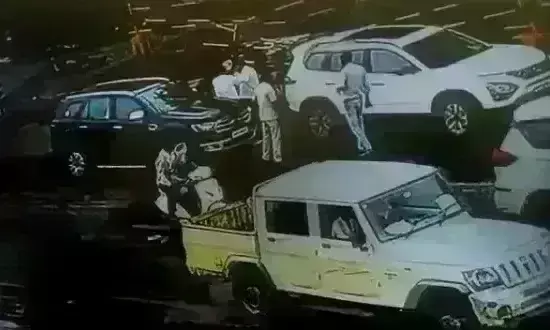 मुरैना के कांग्रेस विधायक ने सड़क पर दिखाई दबंगई, कार टकराने पर दूसरे कार ड्राइवर को पीटा