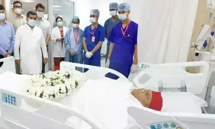 समाजवादी स्तम्भ का न रहना !