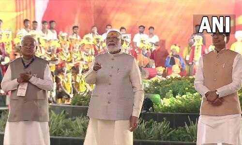 प्रधानमंत्री मोदी ने श्रद्धालुओं को समर्पित किया महाकाल लोक, हर -हर महादेव से गूंजा परिसर