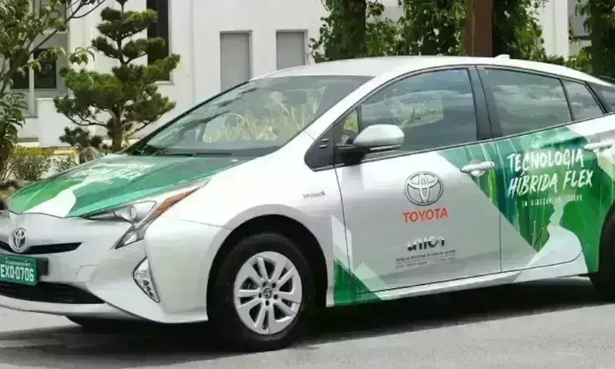 इथेनॉल से चलने वाली पहली कार लॉन्च, कम कीमत में बिना प्रदूषण चलेगी कई किमी