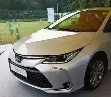 देश में पहली इथेनॉल कार लांच, गडकरी ने की ड्राइविंग, जानिए फीचर्स