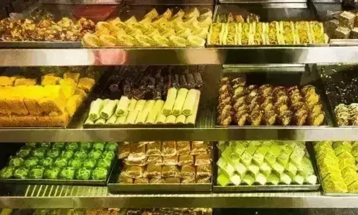 त्योहार नजदीक आते ही सक्रिय हुए मिलावट खोर, ग्वालियर की कई दुकानों पर खाद्य विभाग ने डाले छापे