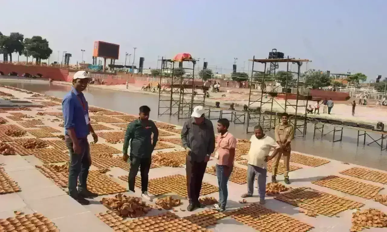 दीपोत्सव की तैयारियां शुरू, 37 घाटों पर सजाएं जाएंगे 15 लाख दीये