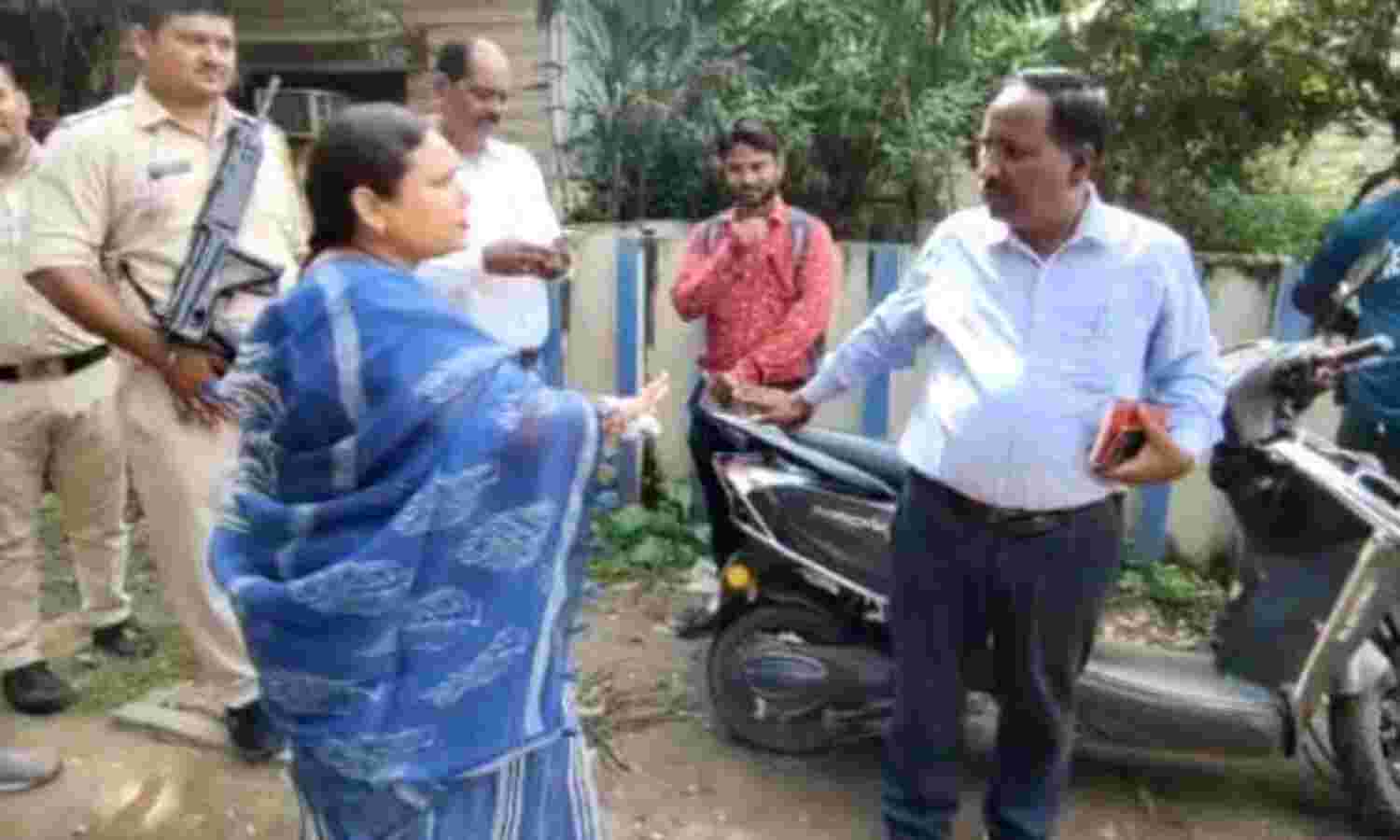 महापौर ने अधिकारियों को दिखाई गंदगी, सभापति बोले-  कर्मचारी होने के बाद भी सफाई नहीं हो रही