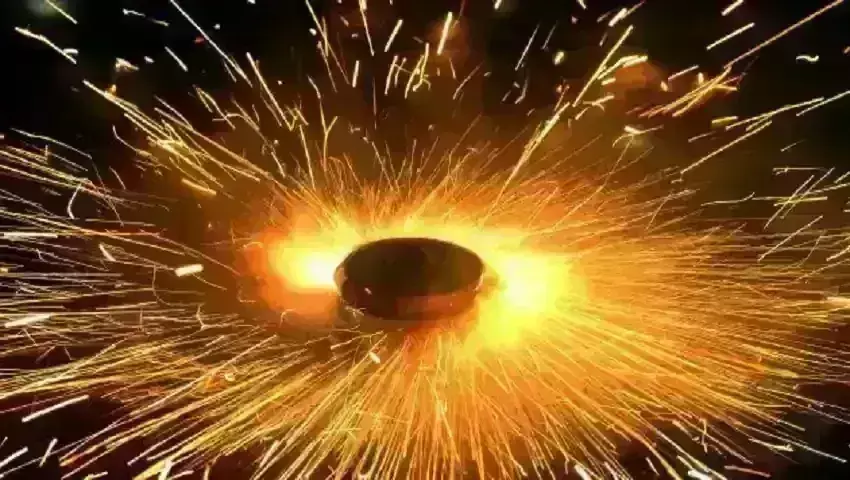 रोशनी के पर्व दीपावली पर पटाखे चलाते समय बरतें सावधानी रोशनी के पर्व दीपावली पर पटाखे चलाते समय बरतें सावधानी