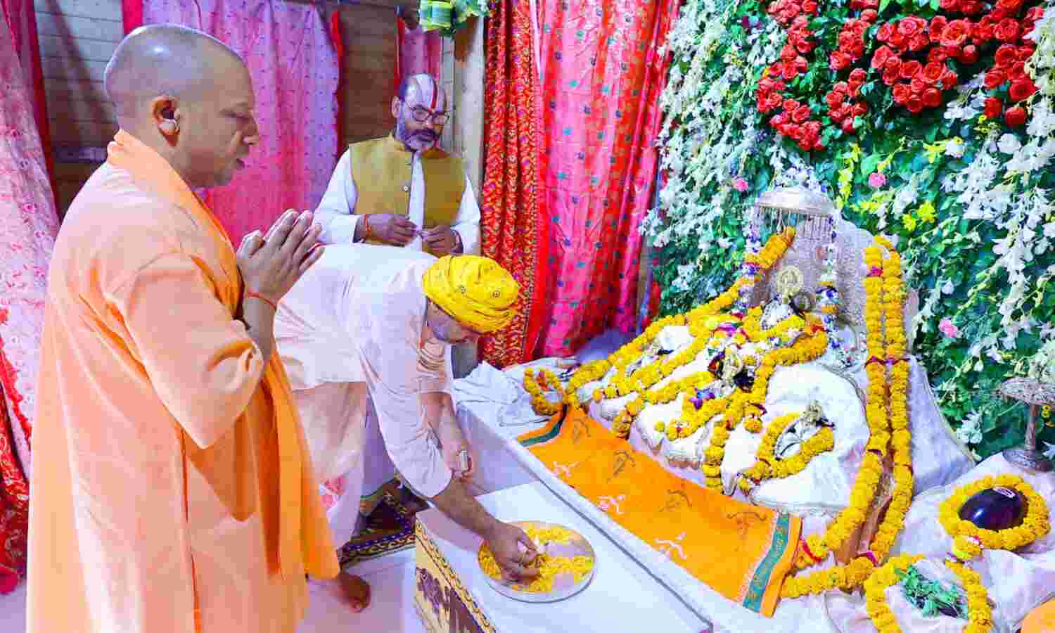 दीपावली पर मुख्यमंत्री ने किए रामलला के दर्शन, हनुमानगढ़ी में भी झुकाया शीश