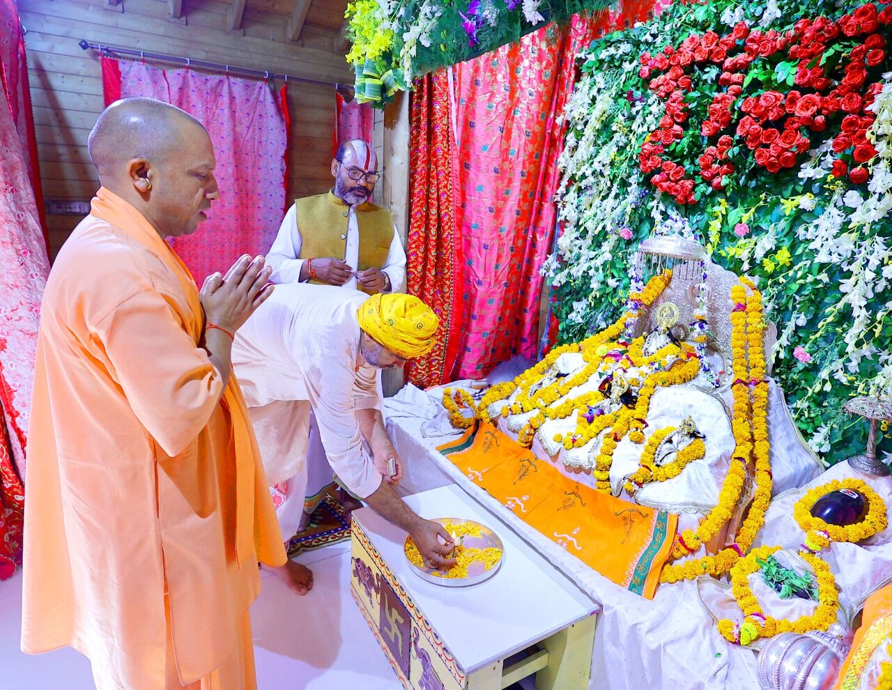 दीपावली पर मुख्यमंत्री ने किए रामलला के दर्शन, हनुमानगढ़ी में भी झुकाया शीश