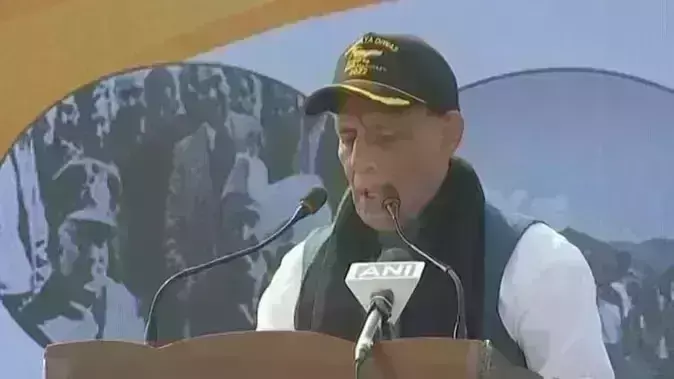 शौर्य दिवस पर कश्मीर पहुंचे रक्षा मंत्री, कहा - गिलगित-बाल्टिस्तान पहुंचकर हमारी यात्रा समाप्त होगी