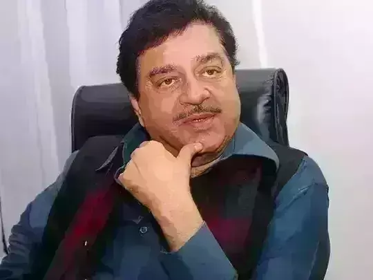 आसनसोल में शत्रुघ्न सिन्हा के खिलाफ लगे पोस्टर, लोगों ने लिखा -लापता सांसद