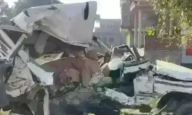 मुरैना में बोलेरो और डम्पर की भिड़ंत, हादसे में 5 लोगों की मौत, 3 घायल मुरैना में बोलेरो और डम्पर की भिड़ंत, हादसे में 5 लोगों की मौत, 3 घायल