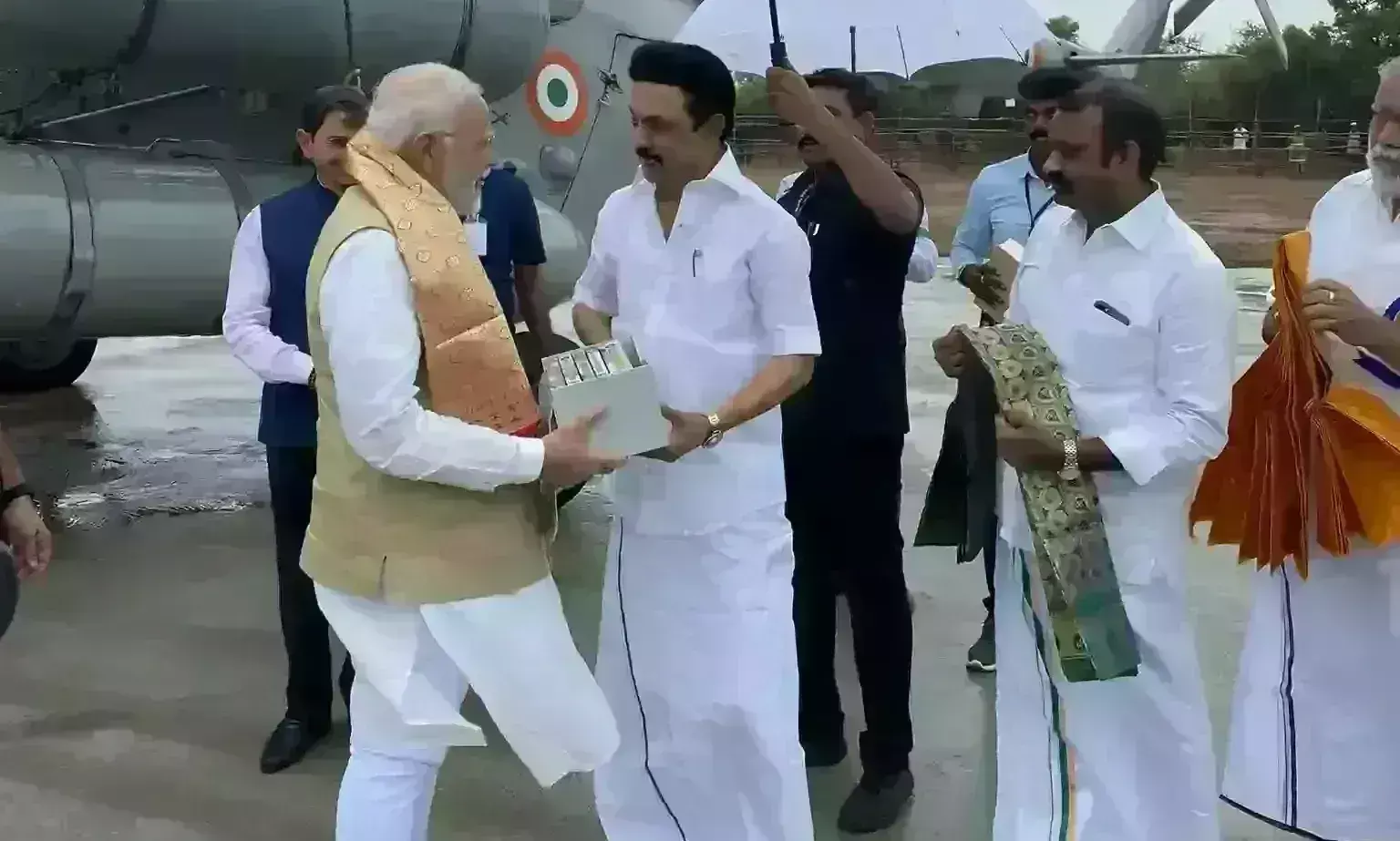 प्रधानमंत्री मोदी पहुंचे तमिलनाडु, मुख्यमंत्री स्टालिन ने किया स्वागत