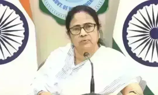 ममता बनर्जी ने राष्ट्रपति पर अखिल गिरी के बयान के लिए मांगी माफी, कहा - मुझे अफसोस है ममता बनर्जी ने राष्ट्रपति पर अखिल गिरी के बयान के लिए मांगी माफी, कहा - मुझे अफसोस है