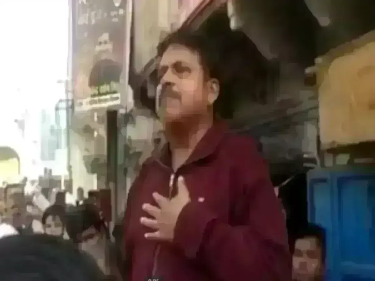 अतिक्रमण हटाने से नाराज लोगों को मनाने पहुंचे ऊर्जा मंत्री तोमर, कहा- जो शहर के हित में है, मैं वहीँ करूंगा अतिक्रमण हटाने से नाराज लोगों को मनाने पहुंचे ऊर्जा मंत्री तोमर, कहा- जो शहर के हित में है, मैं वहीँ करूंगा