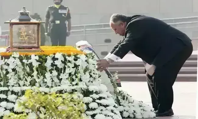 अमेरिकी नौसेना के सचिव कार्लोस डेल टोरो पहुंचे भारत,  कहा- मजबूत होंगे  सम्बन्ध