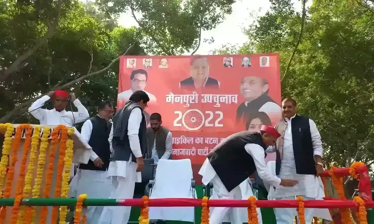 डिंपल के लिए एकजुट हुआ यादव परिवार,एक मंच पर आए अखिलेश-शिवपाल