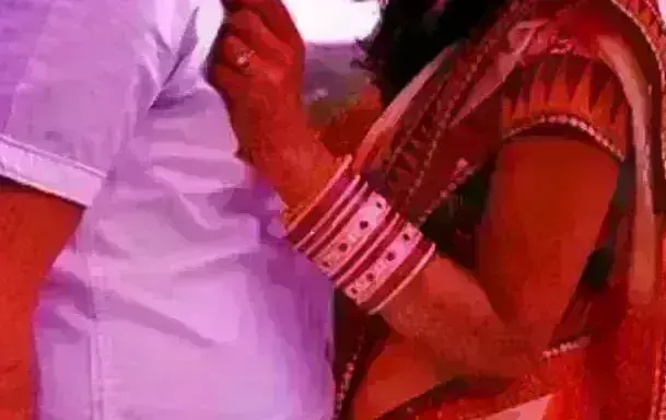 पत्नी के अवैध संबंध से प्रताड़ित पति ने खाया जहर, प्रेमी ने लगाई ठुकाई, मामला दर्ज पत्नी के अवैध संबंध से प्रताड़ित पति ने खाया जहर, प्रेमी ने लगाई ठुकाई, मामला दर्ज