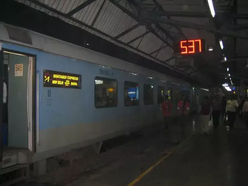 शताब्दी एक्सप्रेस का फाइल फोटो 