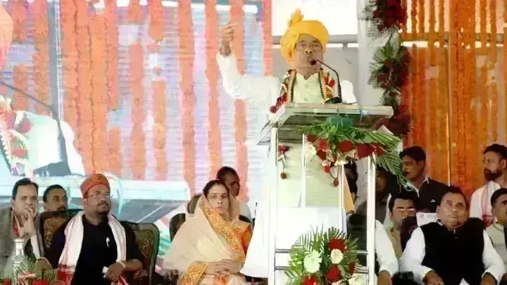 मुख्यमंत्री शिवराज बोले - कांग्रेस ने अंग्रेजों की तरह शिक्षा में अंग्रेजी लाद दी