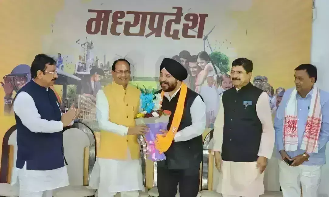 मप्र में भारत जोड़ो यात्रा को बड़ा झटका, कमलनाथ के करीबी ने थामा बीजेपी का दामन मप्र में भारत जोड़ो यात्रा को बड़ा झटका, कमलनाथ के करीबी ने थामा बीजेपी का दामन