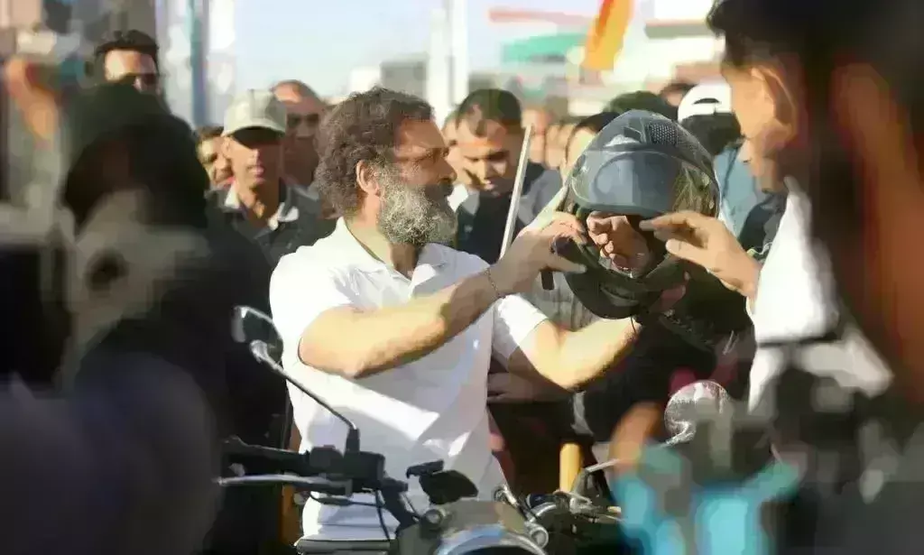 राहुल गांधी ने राऊ में चलाई बाईक, आज शाम इंदौर पहुंचेगी भारत जोड़ो यात्रा राहुल गांधी ने राऊ में चलाई बाईक, आज शाम इंदौर पहुंचेगी भारत जोड़ो यात्रा