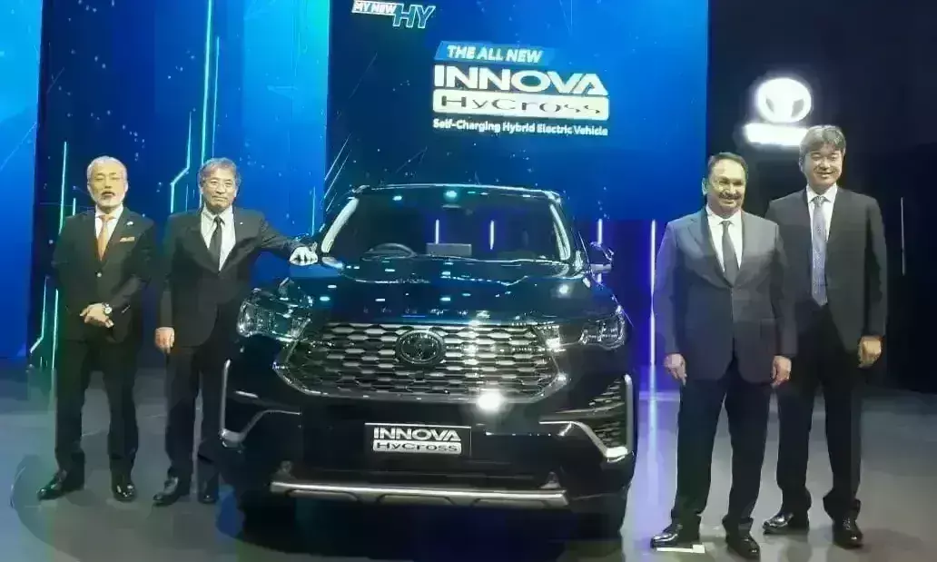 टोयोटा ने लांच की इनोवा हाईक्रॉस, जानिए पहले से कितनी बदल गई आपकी फैमिली कार