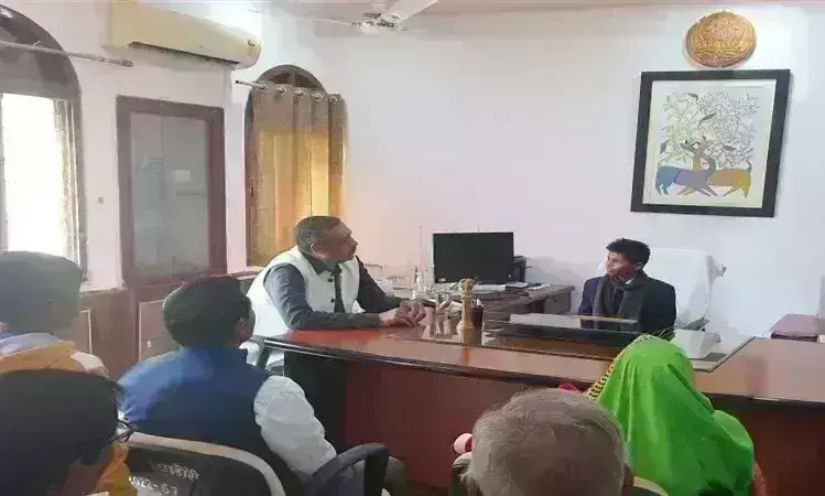 कलेक्टर बनकर उत्साहित दिखा कक्षा नौवीं का छात्र रूद्र, कार्यालय का किया निरीक्षण कलेक्टर बनकर उत्साहित दिखा कक्षा नौवीं का छात्र रूद्र, कार्यालय का किया निरीक्षण