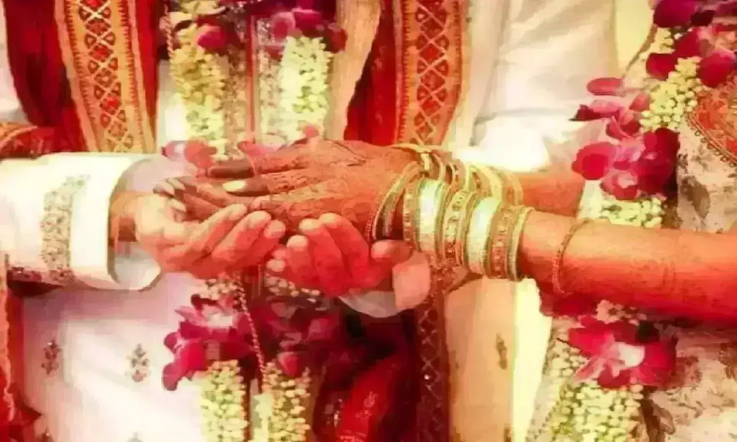 शादी कराने का झांसा देकर मैरिज ब्यूरो संचालक ने ठगे एक लाख, पुलिस ने किया गिरफ्तार शादी कराने का झांसा देकर मैरिज ब्यूरो संचालक ने ठगे एक लाख, पुलिस ने किया गिरफ्तार