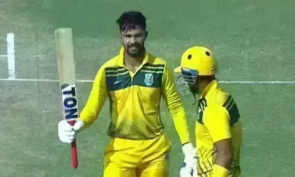 रुतुराज गायकवाड़ ने रचा इतिहास, एक ओवर में सात छक्के मारने वाले पहले बल्लेबाज बने