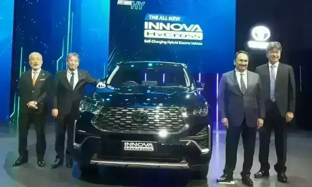 टोयोटा ने लांच की इनोवा हाईक्रॉस, जानिए पहले से कितनी बदल गई आपकी फैमिली कार