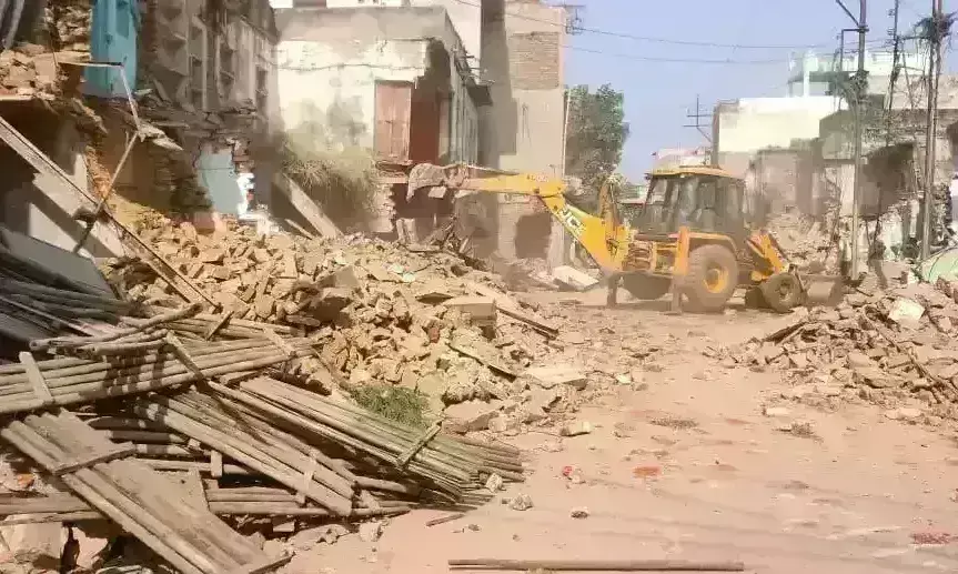 सेवा नगर से किलागेट तक आज फिर चला बुलडोजर, प्रशासन ने तोड़ी कई संपत्तियां सेवा नगर से किलागेट तक आज फिर चला बुलडोजर, प्रशासन ने तोड़ी कई संपत्तियां