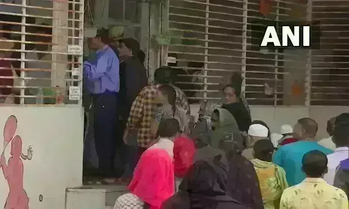 गुजरात में पहले चरण का मतदान संपन्न, शाम 5 बजे तक डले 57.75 फीसदी वोट गुजरात में पहले चरण का मतदान संपन्न, शाम 5 बजे तक डले 57.75 फीसदी वोट