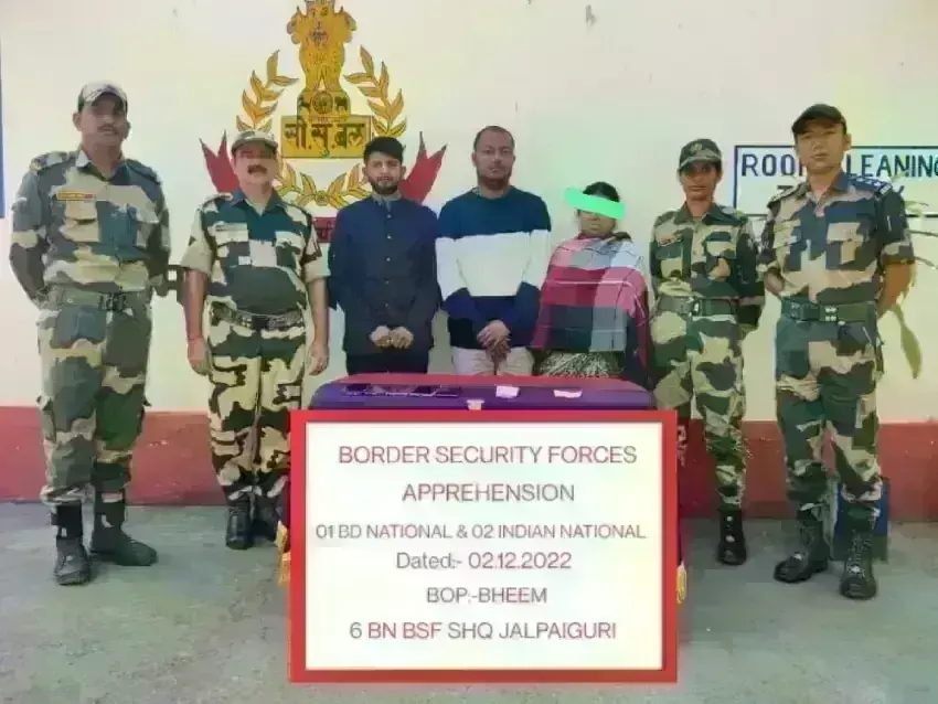 भारत में घुसपैठ करते बांग्लादेशी नागरिकों को बीएसएफ ने पकड़ा,  फेंसेडिल की 320 बोतल बरामद