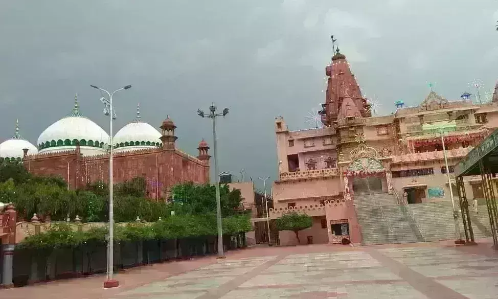 बाबरी विध्वंस की बरसी पर मथुरा में बढ़ी सुरक्षा, हिंदू ईदगाह में पूजा के लिए अड़े, नमाजी भी पहुंचे