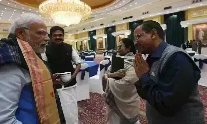 सर्वदलीय बैठक में जब प्रधानमंत्री के सामने आए केजरीवाल और ममता बनर्जी, खड़गे ने कही ये बात