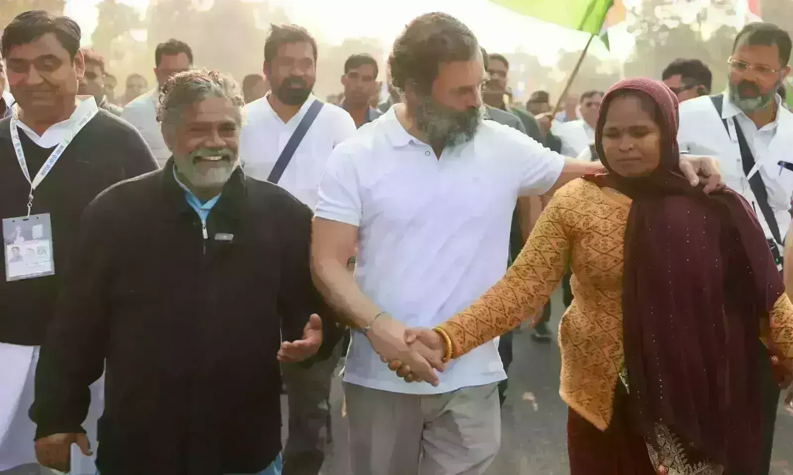 झालावाड़ से शुरू हुई भारत जोड़ो यात्रा, भाजपा कार्यकर्ताओं को देख किया फ़्लाइंग किस झालावाड़ से शुरू हुई भारत जोड़ो यात्रा, भाजपा कार्यकर्ताओं को देख किया फ़्लाइंग किस