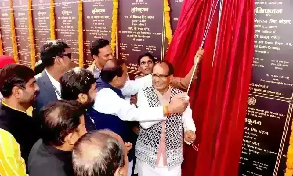 मुख्यमंत्री ने अधिकारियो को दिए निर्देश, कहा - पूरे समर्पण के साथ योजनाओं को नीचे तक पहुंचाए मुख्यमंत्री ने अधिकारियो को दिए निर्देश, कहा - पूरे समर्पण के साथ योजनाओं को नीचे तक पहुंचाए