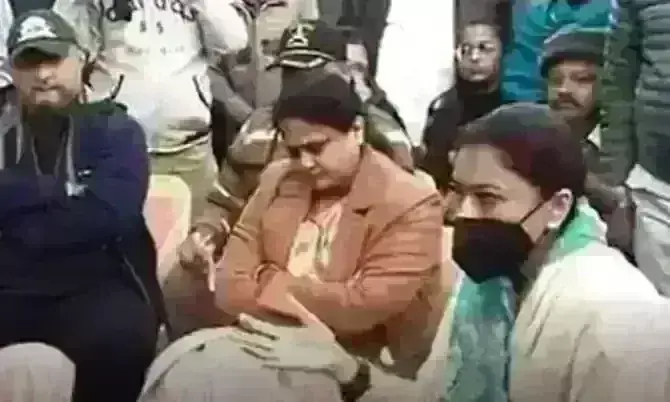 महल से निकलकर सड़कों पर पैदल घूमी सिंधिया की पत्नी प्रियदर्शिनी, जनता से मांगी ये...राय