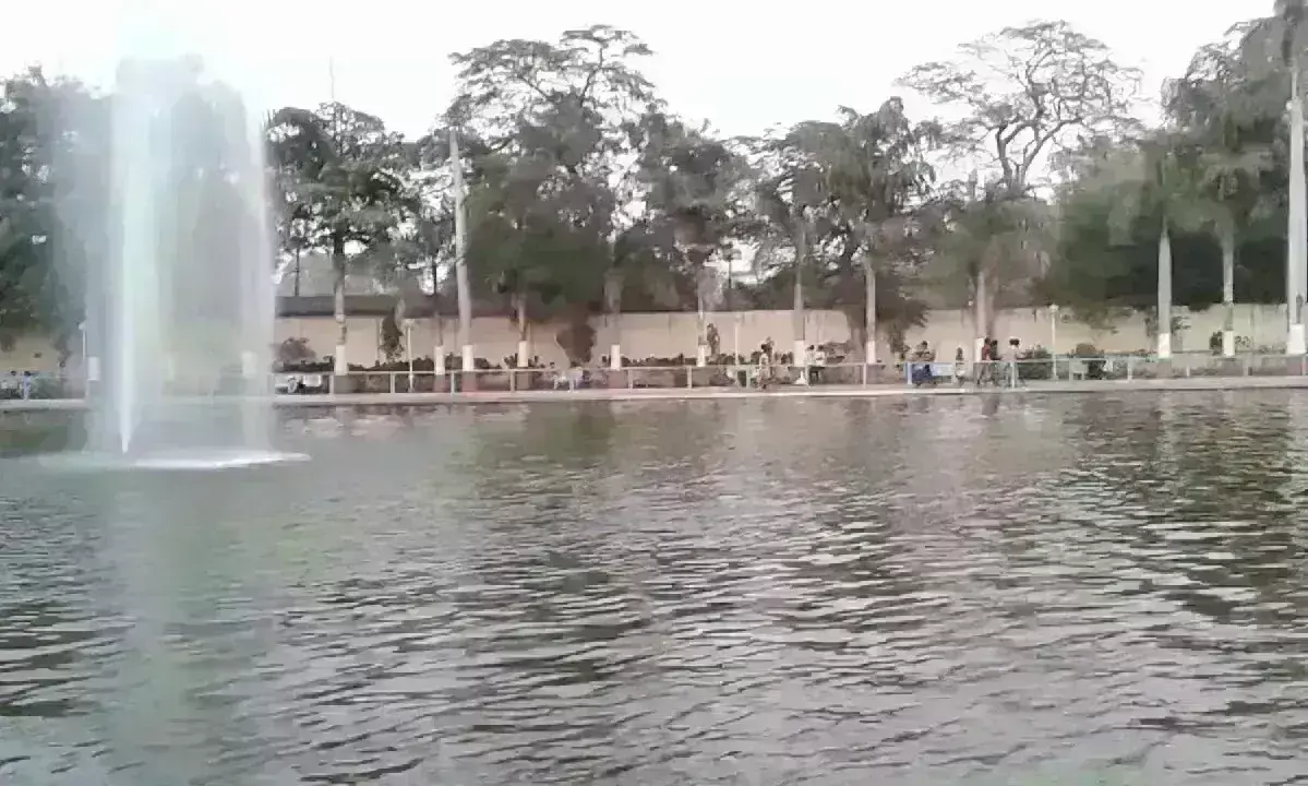 10 दिन बीते, फिर भी वीर सावरकर सरोवर नहीं हो पाया साफ