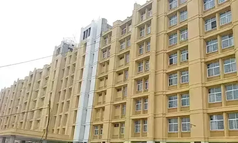 एक हजार बिस्तर के अस्पताल के लिए अधिष्ठाता ने की कस्तूरबा मार्ग को देने की मांग, मरीज हो रहे परेशान एक हजार बिस्तर के अस्पताल के लिए अधिष्ठाता ने की कस्तूरबा मार्ग को देने की मांग, मरीज हो रहे परेशान