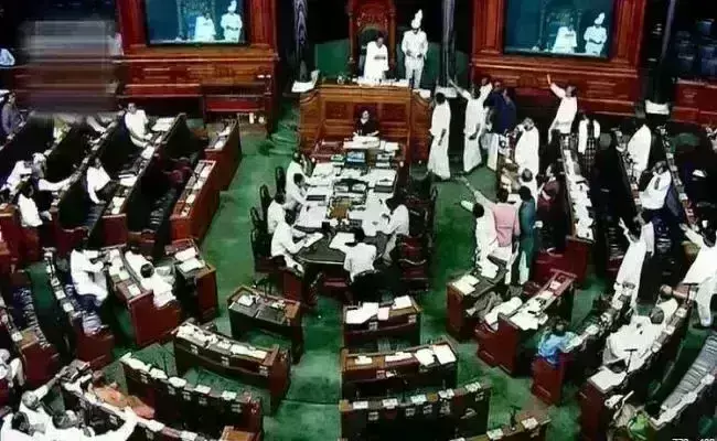 भारत-चीन सैन्य झड़प पर संसद में आज फिर हंगामा, चर्चा ना होने पर विपक्ष ने किया वॉकआउट