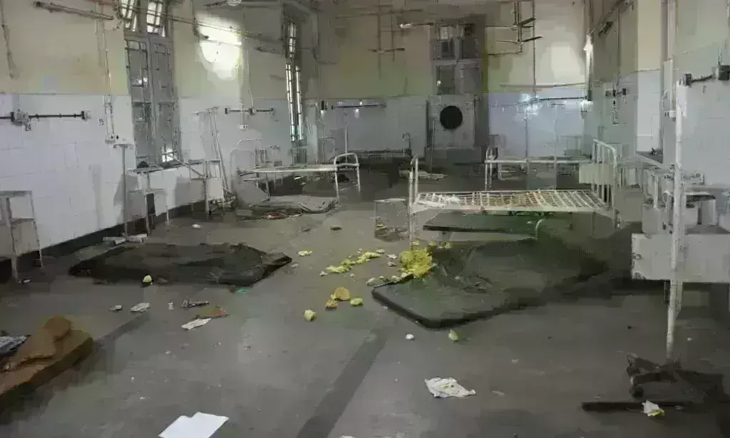 पत्थर वाला अस्पताल: पहले लगती थी लाइनें, अब हुआ वीरान पत्थर वाला अस्पताल: पहले लगती थी लाइनें, अब हुआ वीरान