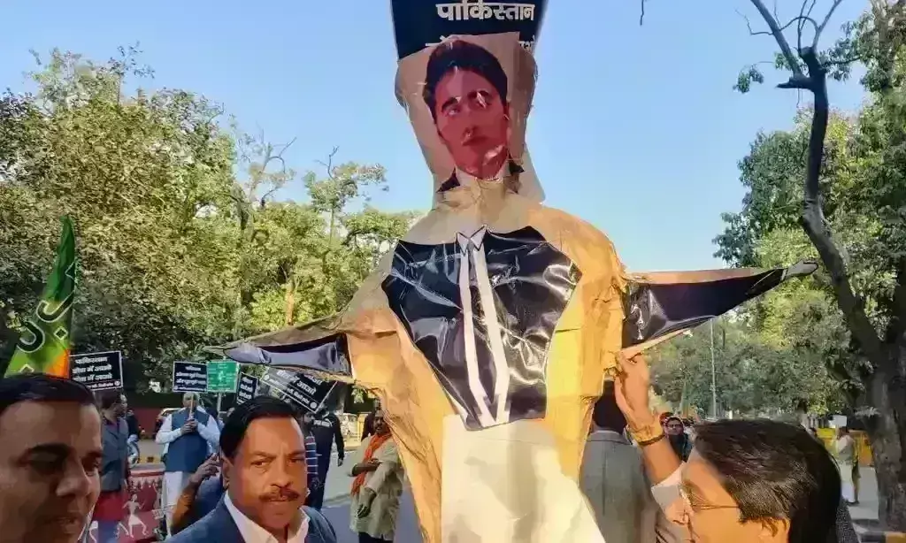 पाकिस्तान के विदेश मंत्री ने प्रधानमंत्री मोदी पर की अभद्र टिप्पणी, भारत ने याद दिलाई 1971 की हार